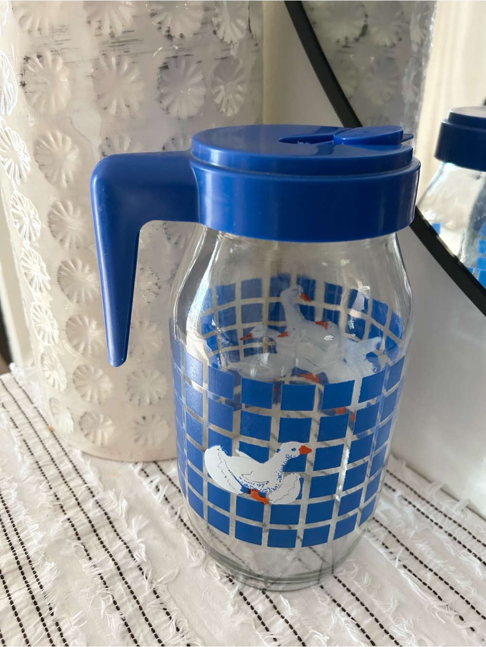 Vintage 1982 Carlton Glass Canister 2L Geese Blue Check w/ 4 Cups - Picture 5 of 9